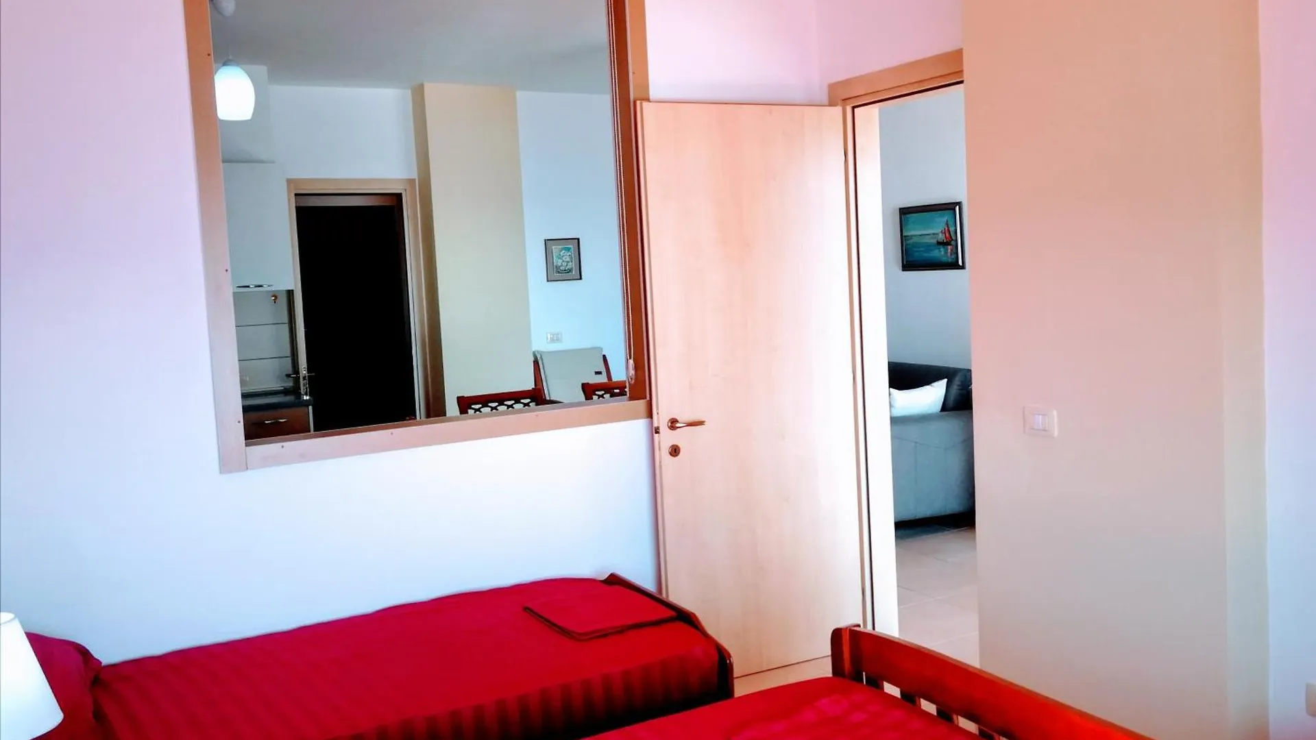 Turtle Apartment Durres 0*,