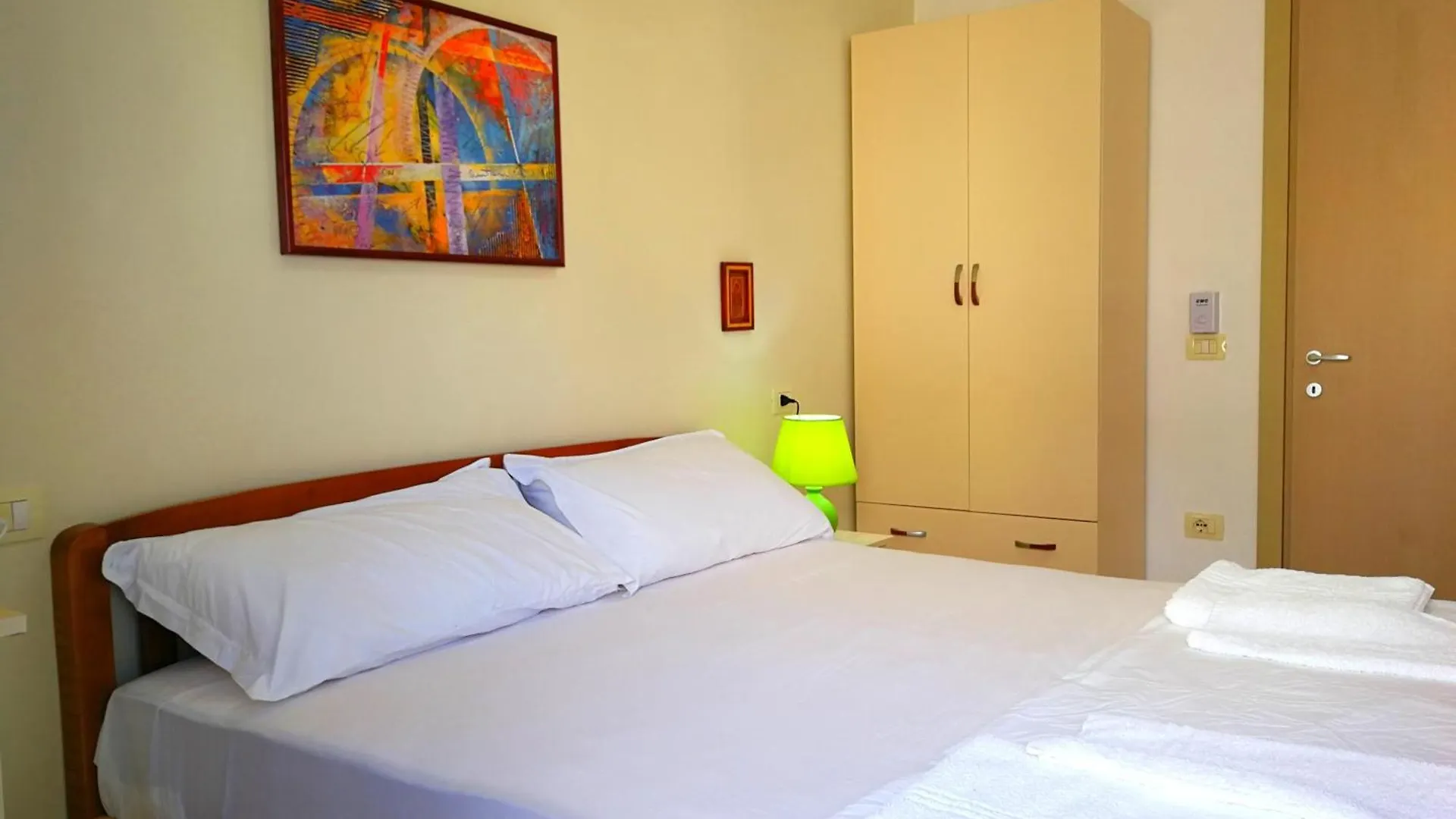 Turtle Apartment Durres 0*,